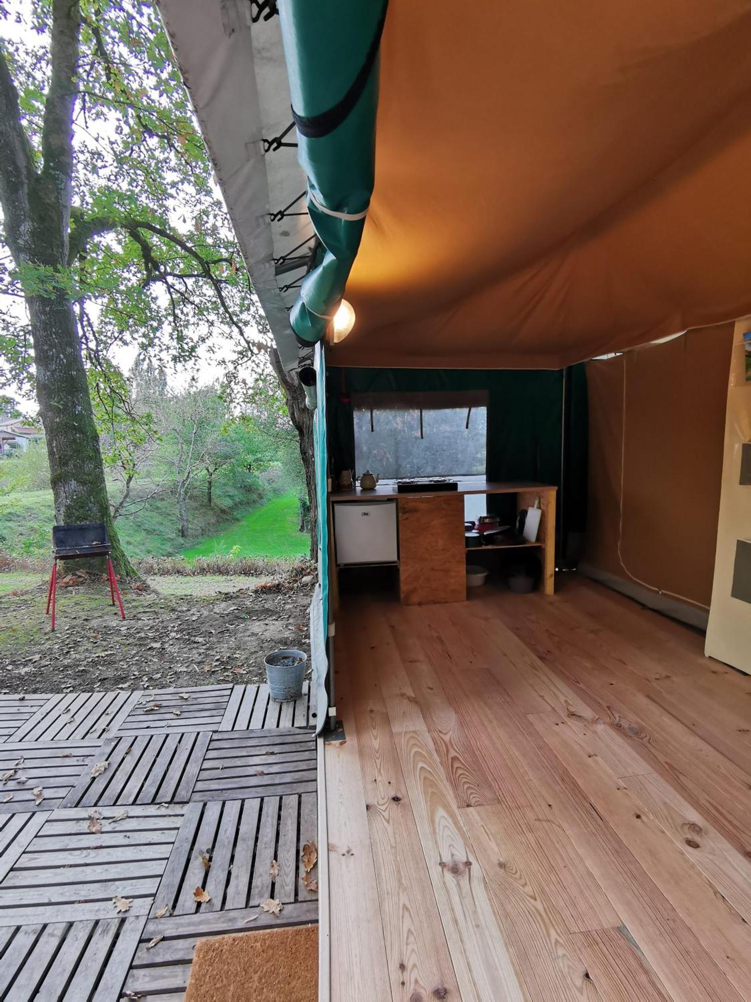 Camping De La Chagnee Saint-Aubin-le-Cloud Номер фото
